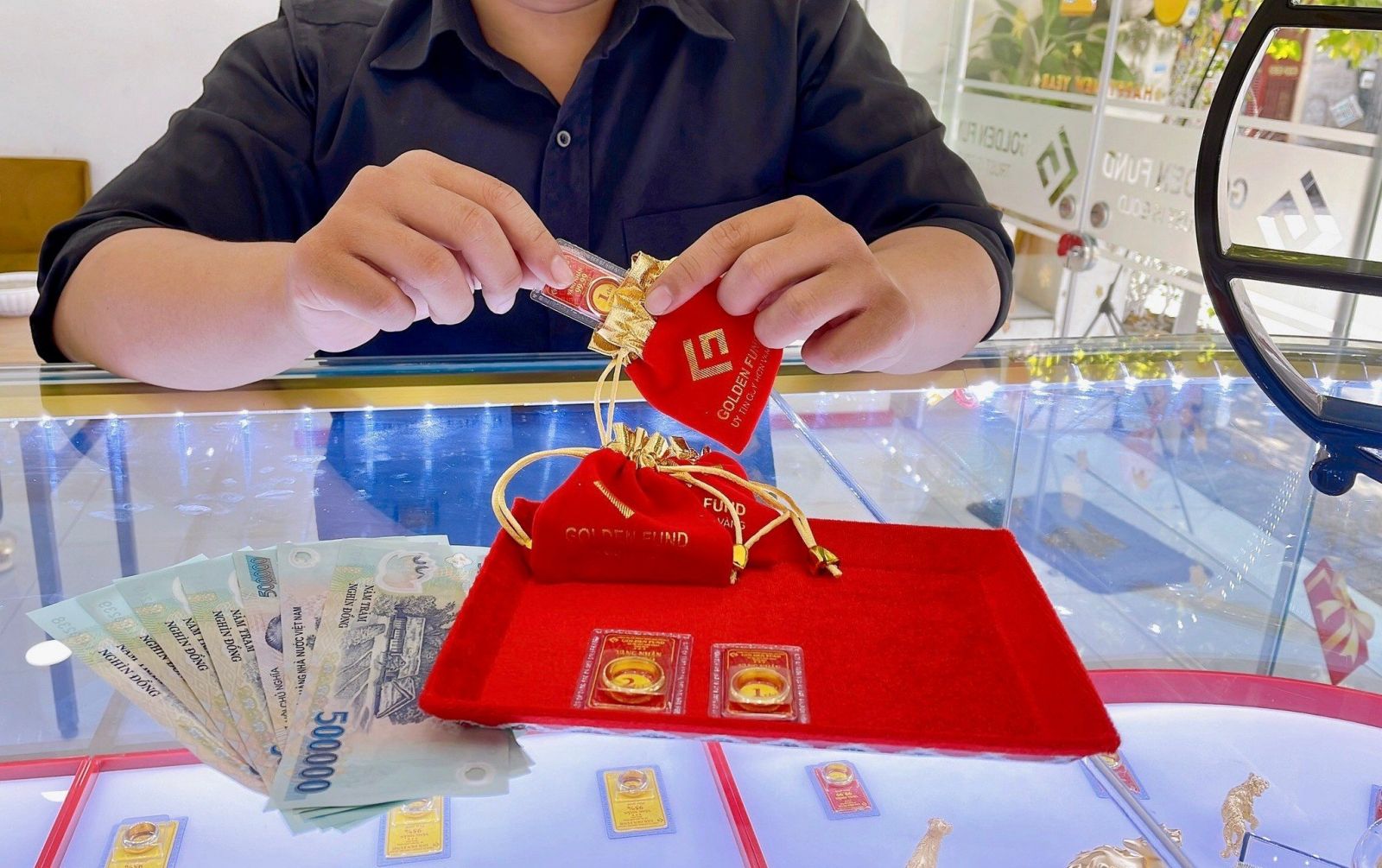 Giá vàng nhẫn chiều 18/10 tăng mạnh 350.000 đồng/lượng